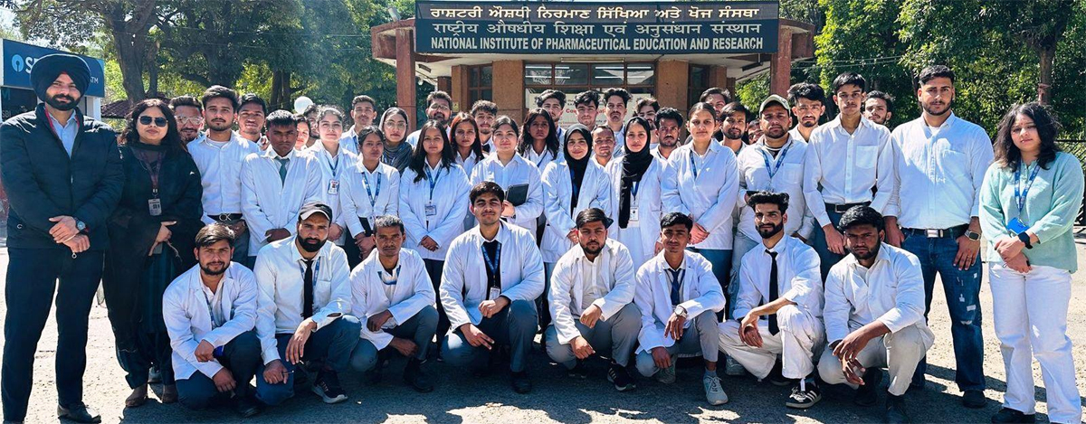 आर्यन के फार्मेसी के छात्रों ने नाइपर मोहाली का दौरा किया